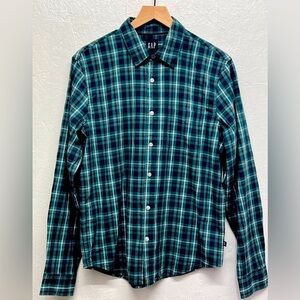 Gap - Men's Lightweight Long Sleeve Button
Down Woven Shirt
